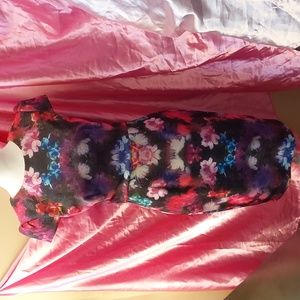 Beautiful Betsy Johnson floral print dress in size 2🔥🔥